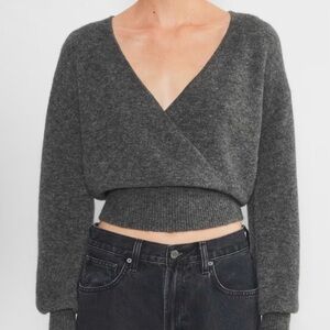 Aritzia Dear Sweater perfect condition size xs